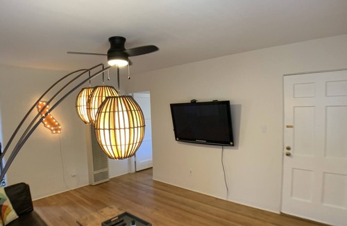 Normal Heights Cottage | Balboa Park, San Diego Zoo, Sea World, Coronado minutes away