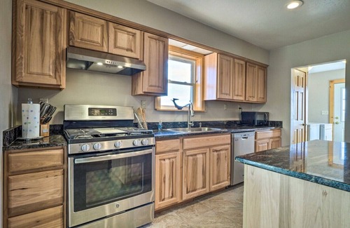 Kanab Apartment | Balcony Fire Pit Near Zion, Bryce + Grand Canyon