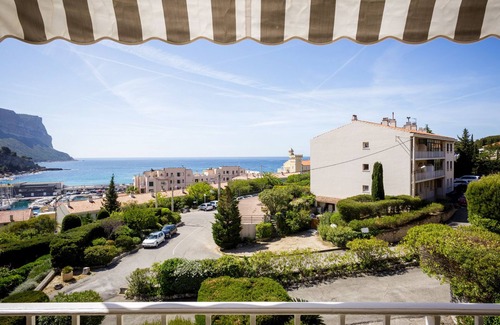 Cassis Apartment | Balcony overlooking the sea Terrace with sea view