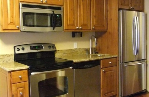 Telluride Condo | Balcony,Steps to Chair Lift,Close to Dining/Shopping, Saline Pool/Hot tub
