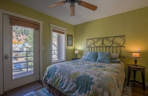 Telluride Condo | Balcony,Steps to Chair Lift,Close to Dining/Shopping, Saline Pool/Hot tub