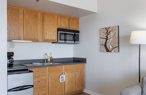 Wilmington Historic District Condo | Balcony sunset river views - Free parking - DT