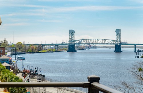 Wilmington Historic District Condo | Balcony sunset river views - Free parking - DT