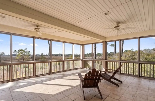 St. James House | Bald Head on the Mainland - Beach Club Pool - Pets OK - St Jamesnn