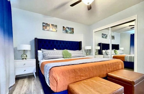 Roseville House | Baldwin · 4 Bed Home Garage Parking Quiet Neighborhood