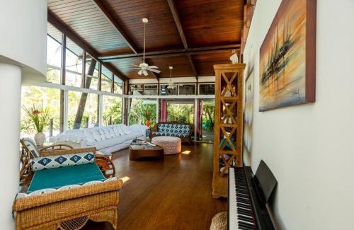 Baleia House | Baleia Marinha