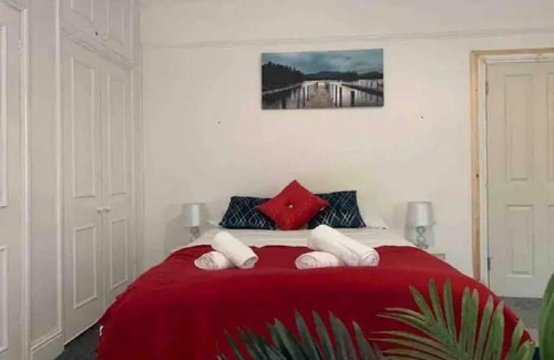 Balham House | Balham, South London Spacious Guest House 5, 6 rooms available