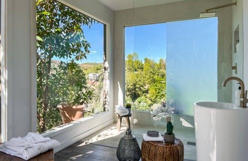 Topanga Villa | BALI INSPIRED MOUNTAIN RETREAT WITH HOT TUB & POOL