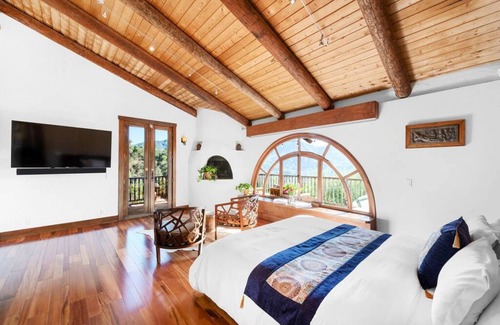 Topanga Villa | BALI INSPIRED MOUNTAIN RETREAT WITH HOT TUB & POOL