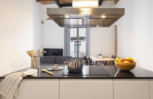 Old Town Apartment | Bali - Modern Holiday Apartment Rental in Girona | Bravissimo