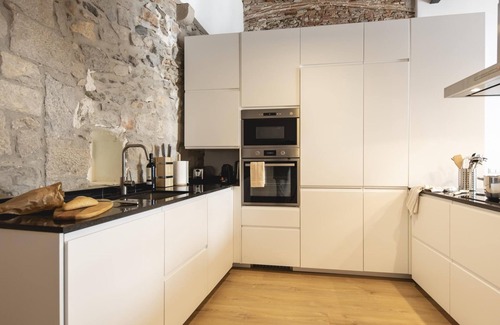 Old Town Apartment | Bali - Modern Holiday Apartment Rental in Girona | Bravissimo