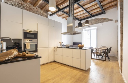 Old Town Apartment | Bali - Modern Holiday Apartment Rental in Girona | Bravissimo