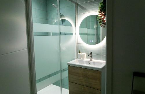 Lagnieu Apartment | Bali Serenity Balnéo et lit rond