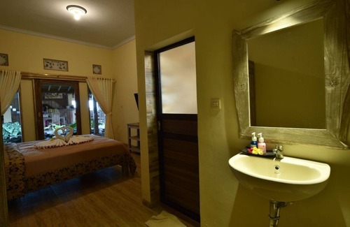 Bebandem House | Balinese Style! 1BR Double Room in Karangasem