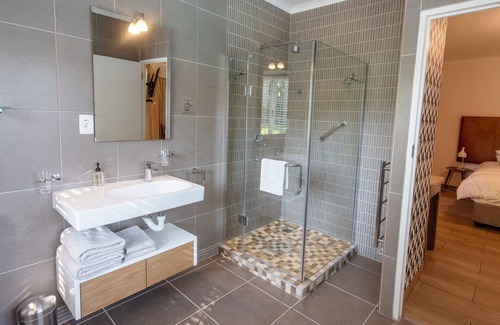 Robertson House | Ballinderry - The Robertson Guest House