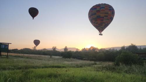 Hartbeespoort Apartment | Balloon View Country Cottage