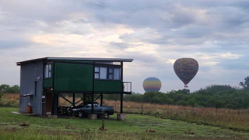Hartbeespoort Apartment | Balloon View Country Cottage