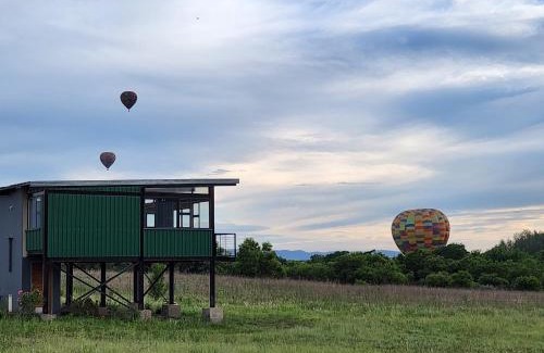 Hartbeespoort Apartment | Balloon View Country Cottage