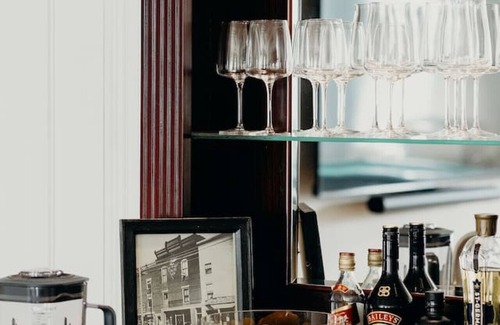Belfast Apartment | Ballroom by the Bay - In the Heart of Belfast!
