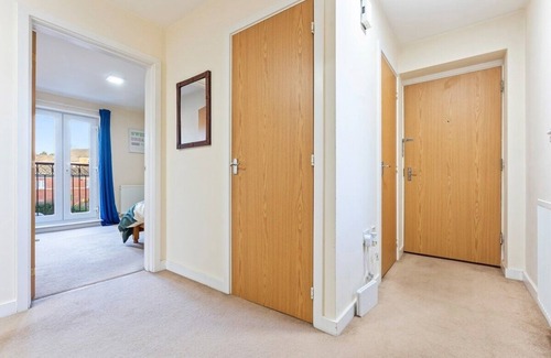 Smethwick Apartment | Balmoral Court -Sleeps 6 -Free Parking with Workspace & High-Speed WiFi