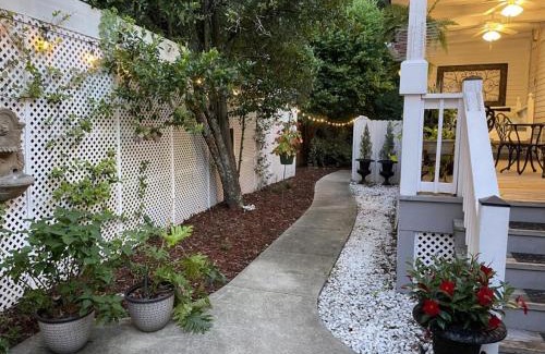 Tuscaloosa Hotel | Bama Bed and Breakfast - Magnolia Family Suite