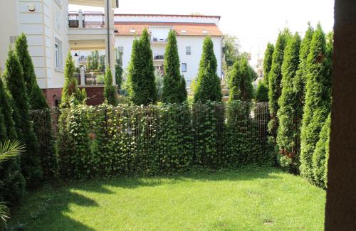 Siofok Aranypart Apartment | Bamboo Wellness Apartment