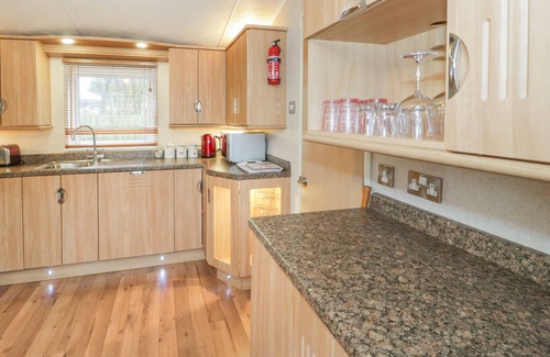 Brynteg Cottage | BANADLEN LODGE, pet friendly, with a garden in Benllech