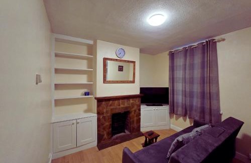 Banbury Apartment | Banbury House Sleeps 5 Walking Distance To The Station