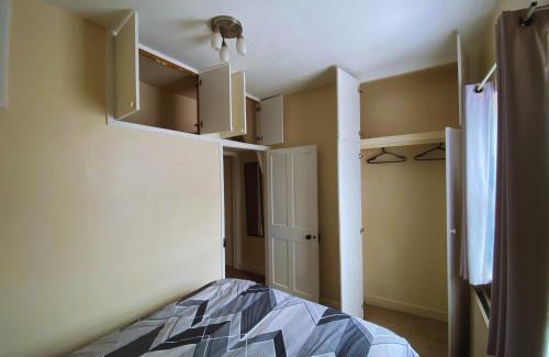Banbury Apartment | Banbury House Sleeps 5 Walking Distance To The Station