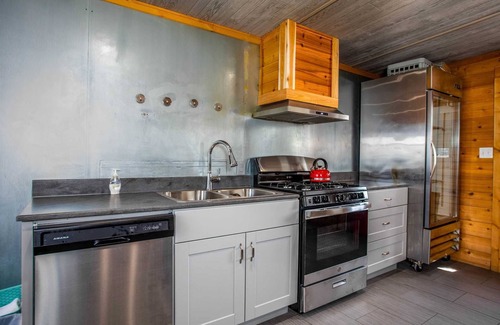 Bandera House | Bandera Box Guesthouse