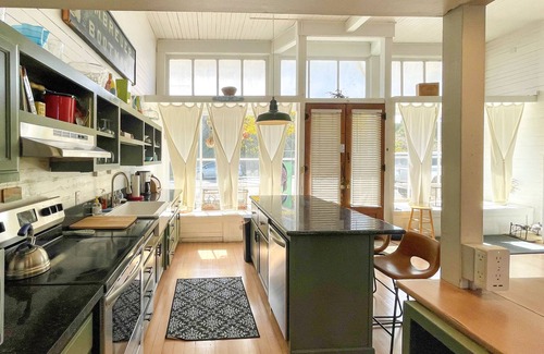 Bandon House | Bandon Historic River House in Old town Bandon with amazing views!