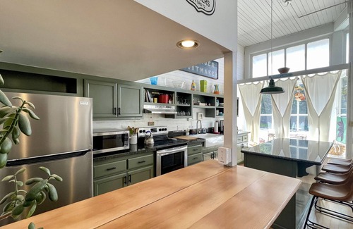 Bandon House | Bandon Historic River House in Old town Bandon with amazing views!