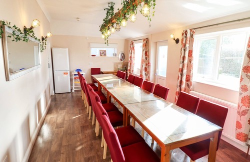 Mablethorpe and Sutton Cottage | BANK HOUSE, family friendly, character holiday cottage in Mablethorpe
