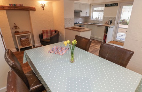 Newcastle Emlyn Cottage | BANK HOUSE, pet friendly, with open fire in Newcastle Emlyn