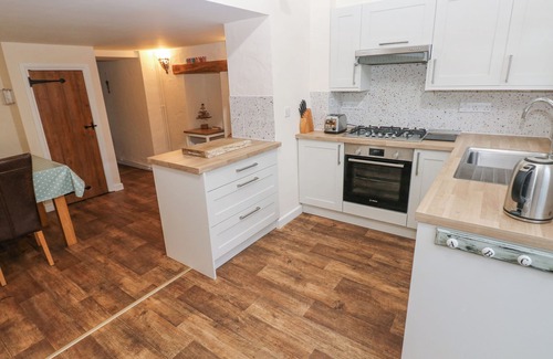 Newcastle Emlyn Cottage | BANK HOUSE, pet friendly, with open fire in Newcastle Emlyn