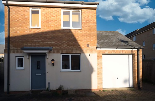 Peterborough House | Bank Side House