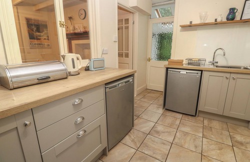 Helston Cottage | BANNETH, pet friendly, character holiday cottage in Helford