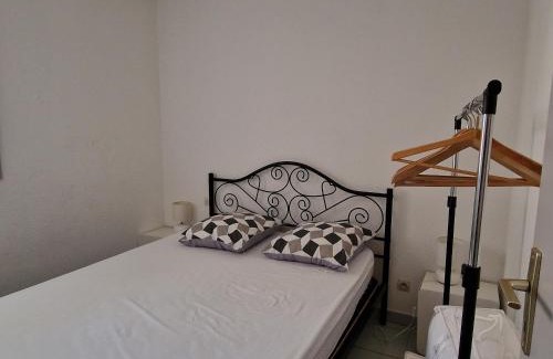 Banyuls-sur-Mer Apartment | Banyuls-sur-Mer: T2 avec terrasse couverte et parking privatif - FR-1-309-146