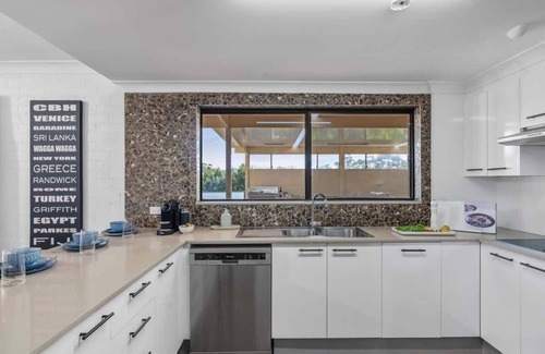 Mollymook House | Baramook Summary: Fam