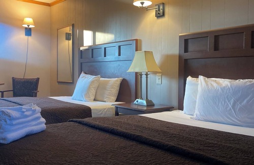 Lake George Hotel | Barberry Court Motel