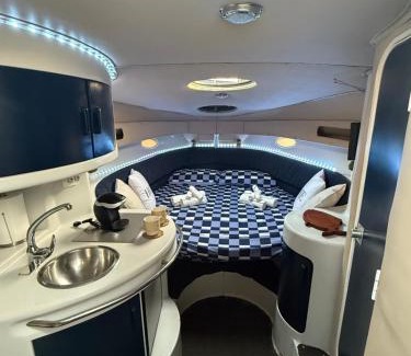 Vigo Boat Rental | Barco la bella