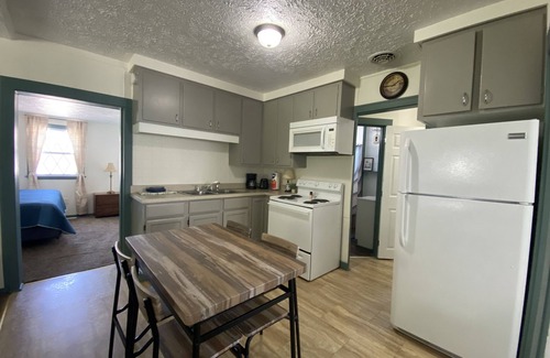 Geneva-on-the-Lake Cottage | Barefoot Bungalow, private cottage #2