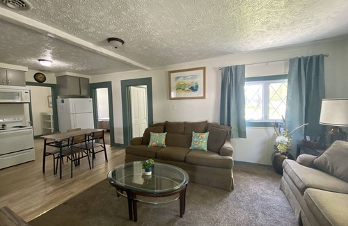 Geneva-on-the-Lake Cottage | Barefoot Bungalow, private cottage #2
