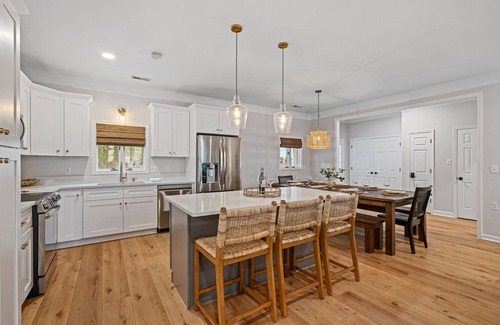 Mooresville House | Barefoot Cove by SoCharm | Private Cove & Beach