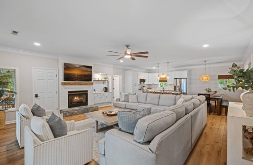 Mooresville House | Barefoot Cove by SoCharm | Private Cove & Beach