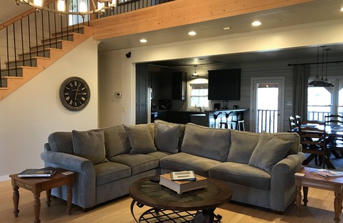 Dahlonega Hotel | Barefoot Hills