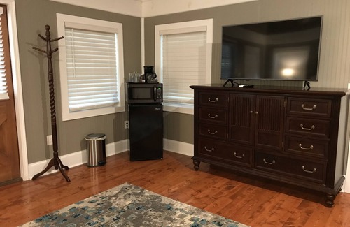 Dahlonega Hotel | Barefoot Hills