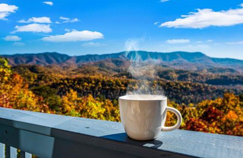 Gatlinburg - Pigeon Forge House | Barenberg Cabin - Secluded Unobstructed Panoramic Smoky Mountains View with Two Master Suites, Loft Game Room, and Hot Tub