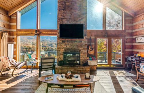Gatlinburg - Pigeon Forge House | Barenberg Cabin - Secluded Unobstructed Panoramic Smoky Mountains View with Two Master Suites, Loft Game Room, and Hot Tub