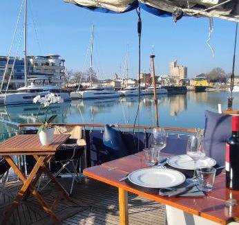 La Rochelle City Centre Boat Rental | Barkas